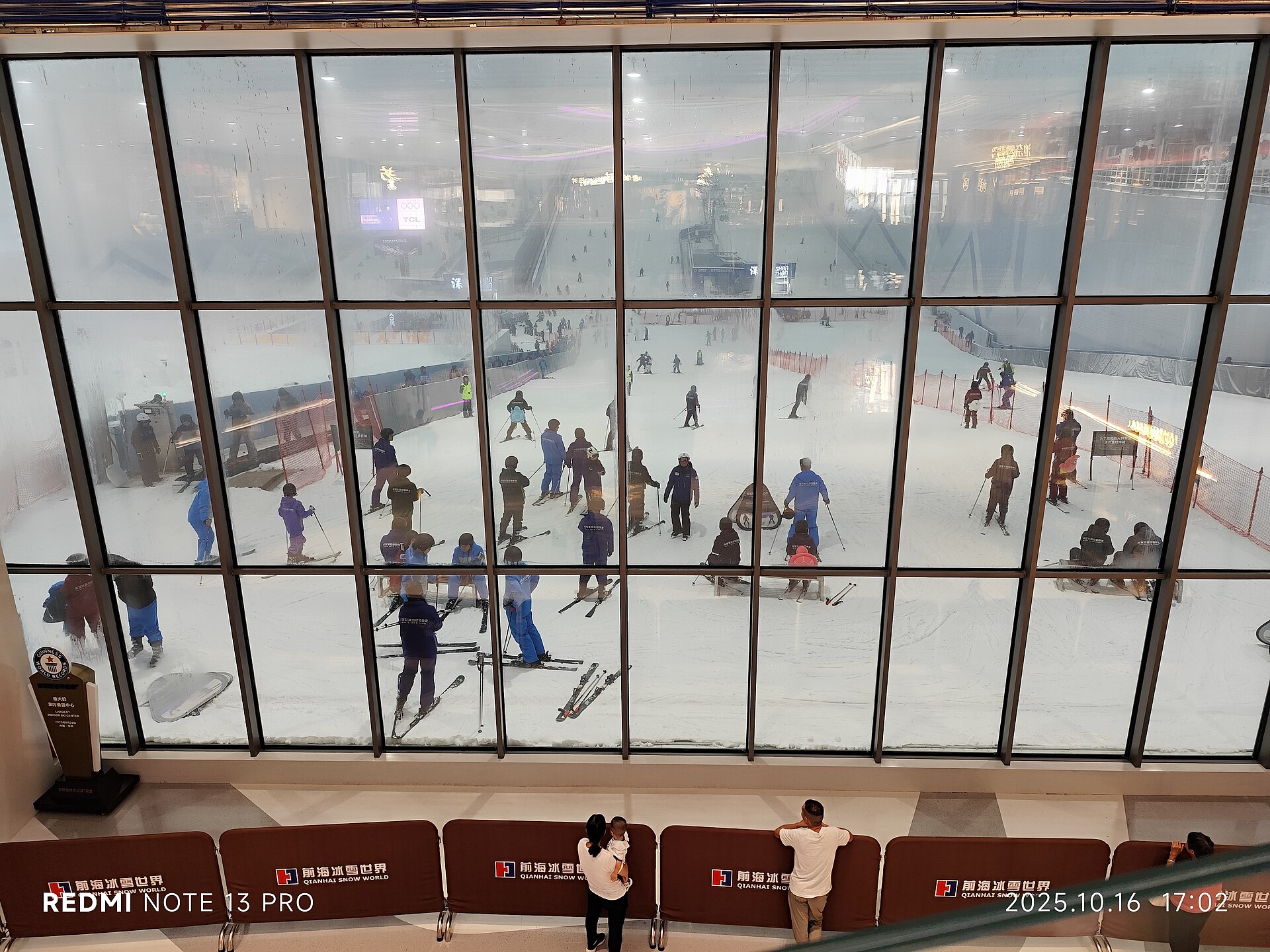 ลานสกีภายใน Qianhai Snow World เซินเจิ้น สำหรับ Ski และ Snowboard